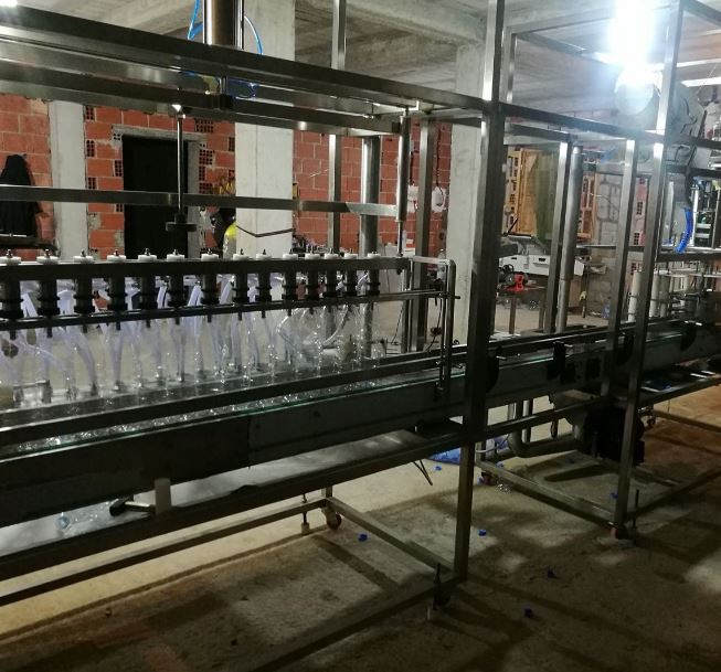 Ligne de remplissage et de vissage en construction - SAGIREM